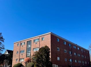 1409 River St APT 48, Hyde Park, MA 02136