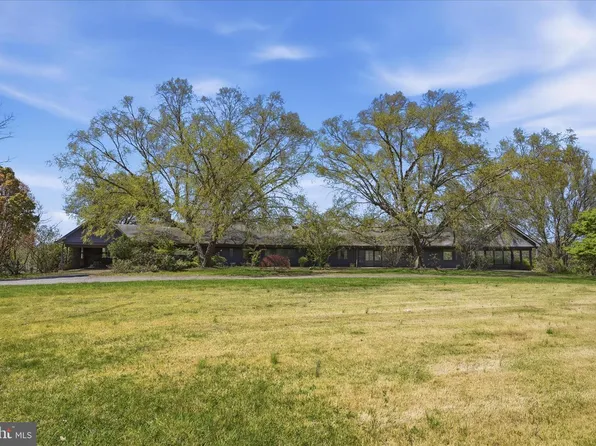 2517 Five Points Rd, Marshall, VA 20115