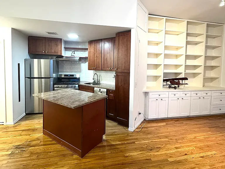 85 6th Ave #C — Photo 6