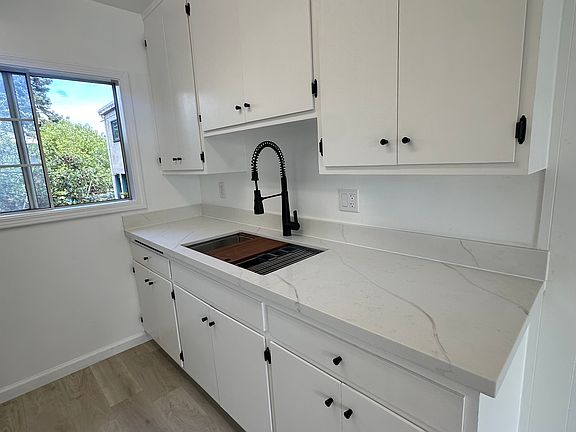 Beautiful Cancun quartz counter tops with hi-end kohlor faucet and sink