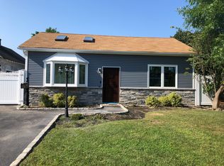 43 Hawley Ave, West Islip, NY 11795