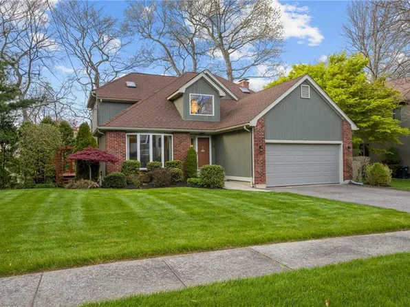23 Tivoli Ct, Warwick, RI 02886