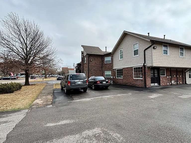 320 E Edwards St #6 — Photo 5