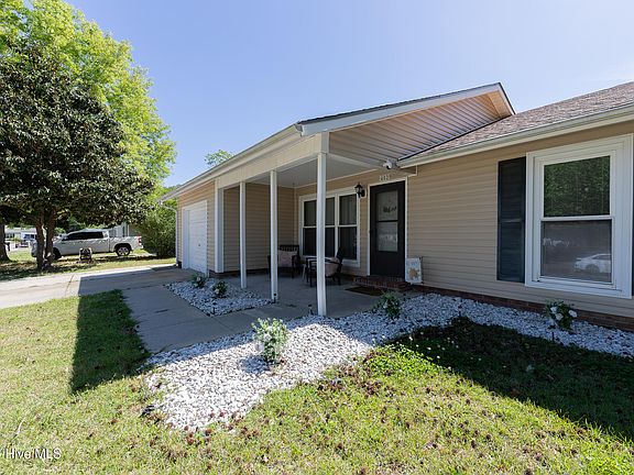 4th image of 402 Sharon Way