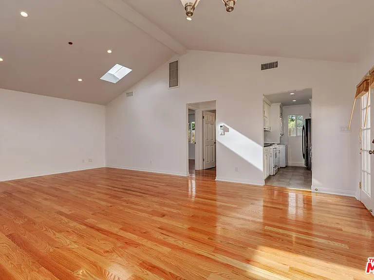 4333 S Westlawn Ave — Photo 3