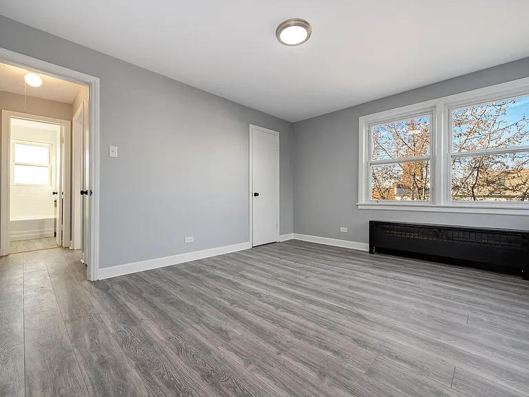 7520 N. Ridge Blvd — Photo 8