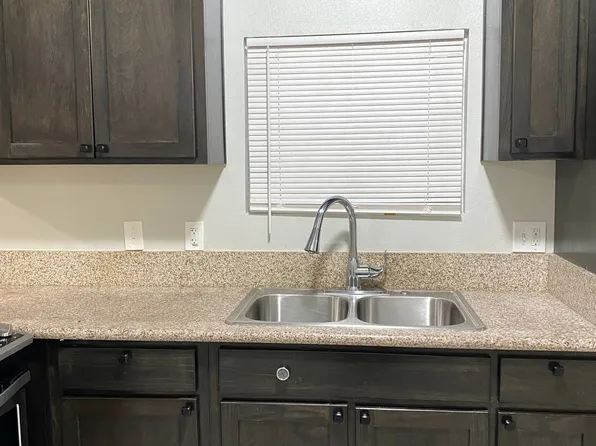 205 N Park St, Visalia, CA 93291