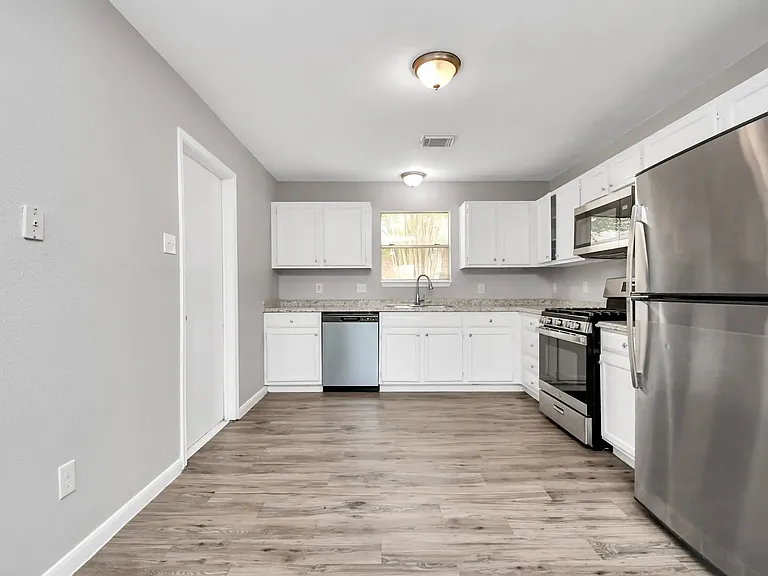 8106 Claiborne St — Photo 11