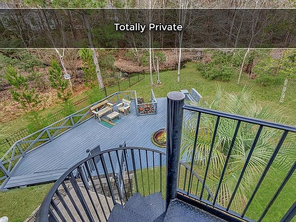 5th image of 124 Charles Towne Ln.