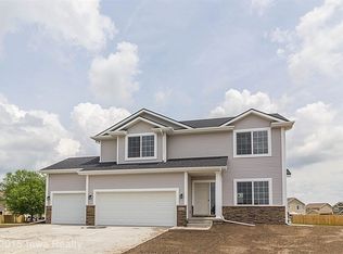 9463 Cedarwood Ct, West Des Moines, IA 50266