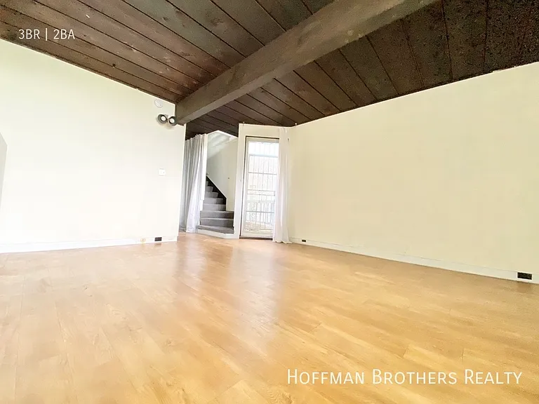2342 Silver Ridge Ave #1 — Photo 13
