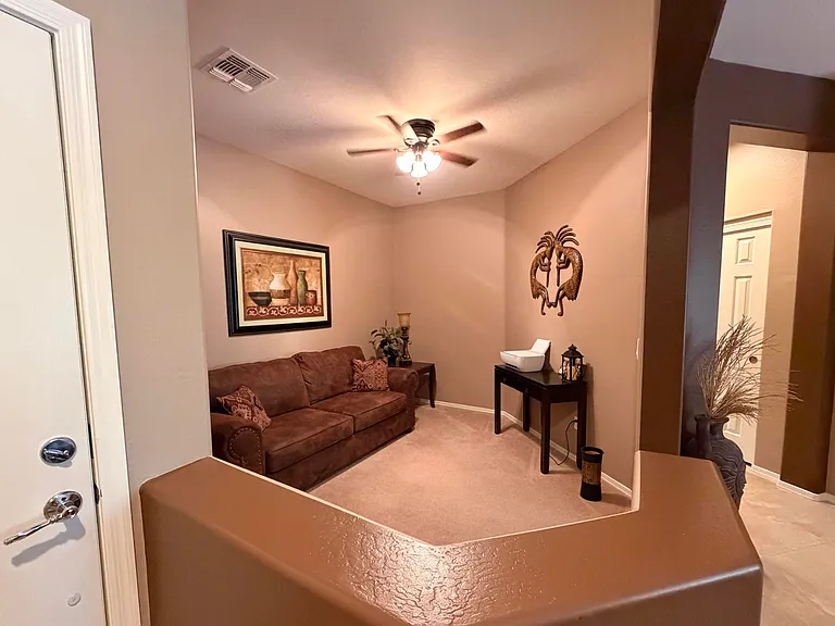 2312 N Hudson Dr — Photo 6