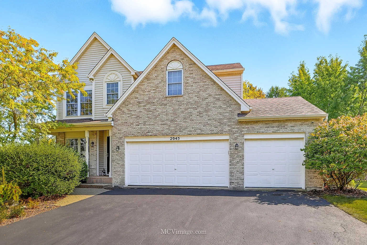 2045 Winding Lakes Dr photo 1