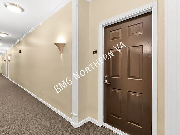 3rd image of 801 S Greenbrier St APT 422