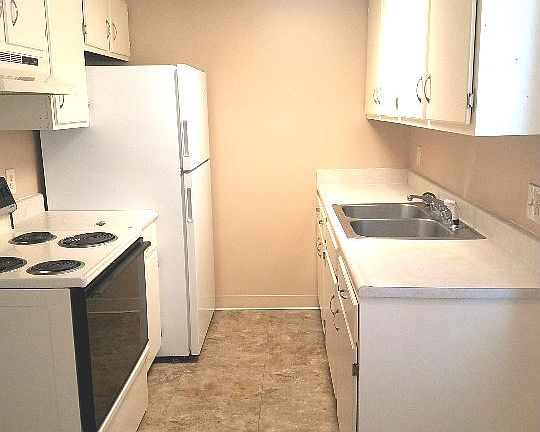 2nd image of 3811 Sandhurst Dr APT 205
