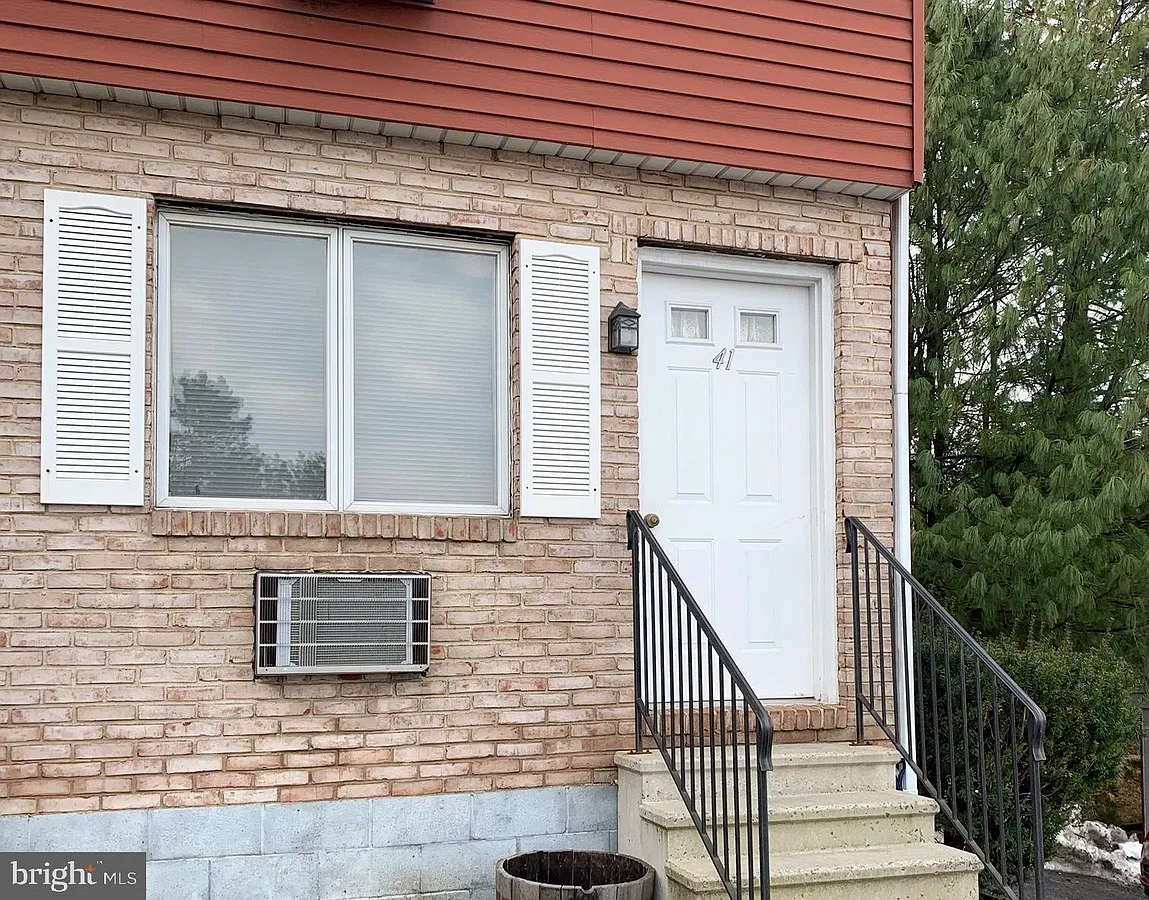 Building Photo - 327-345 S 3rd St #41