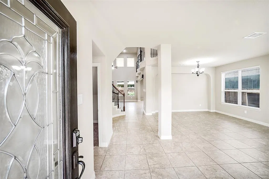 4 bed, 3.5 bath, 3795 sqft, $3,960 — Photo 4