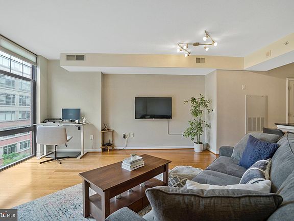 3rd image of 1021 N Garfield St APT 744