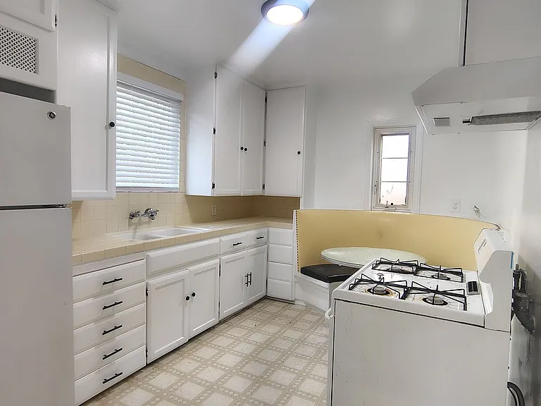 10974 Strathmore Dr — Photo 19
