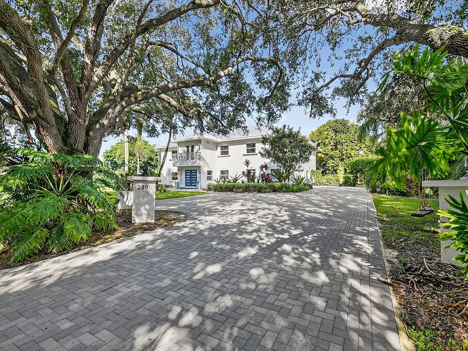 2900 Greenbriar Blvd