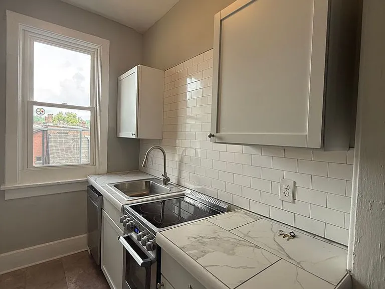 934 Western Avenue — Photo 8