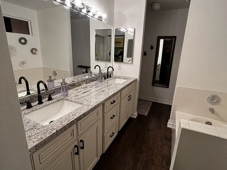 E Essex Village Dr — Photo 16