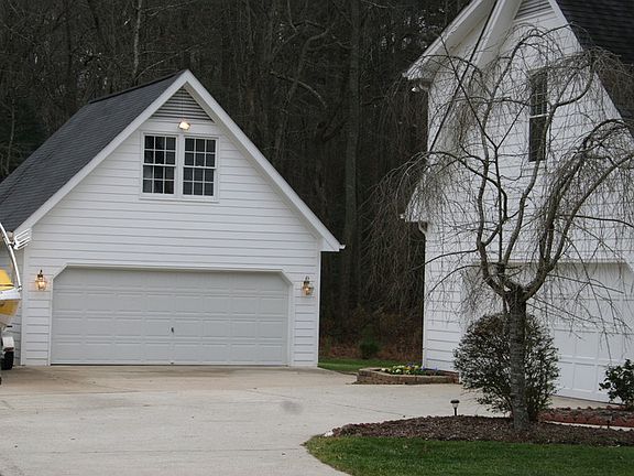 Detached Garage
						:
						Unfinished 2nd floor