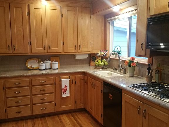 2nd image of 323 Willow St