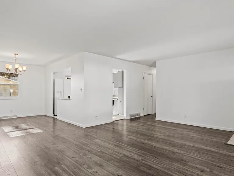2054 Brentwood Dr — Photo 8