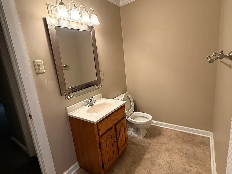 1403 Erwin Rd — Photo 11