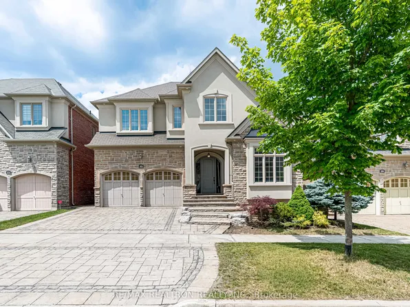 32 Royal West Rd, Markham, ON L6C 0L5