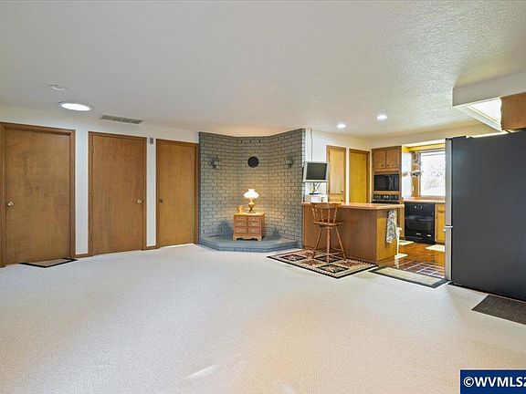 3rd image of 1030 Morningside Dr SE