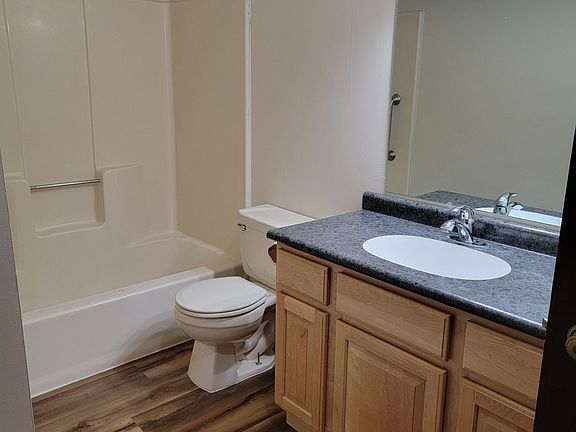 5th image of 940 Vassar Ave