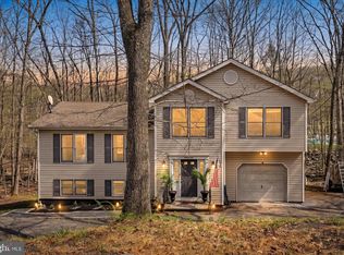 434 Somerset Dr, East Stroudsburg, PA 18301