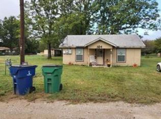 306 N Hovey St, Chico, TX 76431
