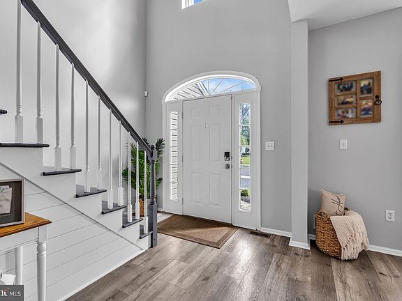 4th image of 12 Lancaster Way