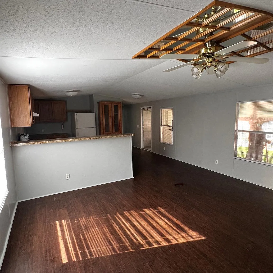 4 bed, 2.0 bath, 1824 sqft, $1,500 — Photo 3