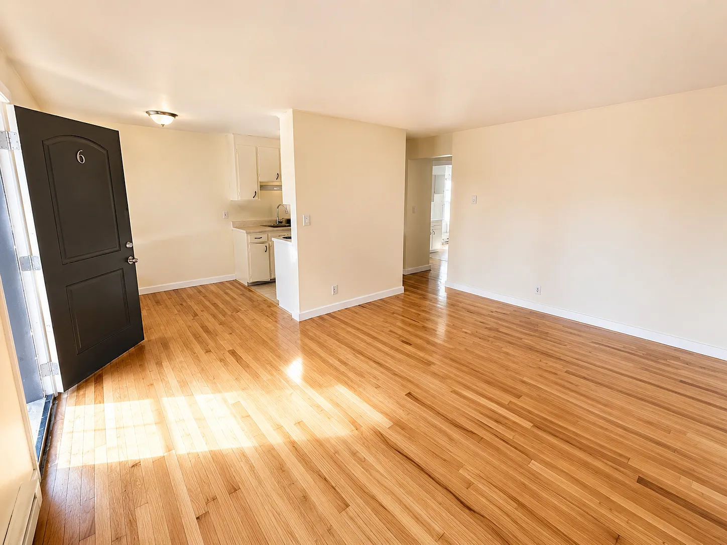 1 bed, 640 sqft, $1,349 — Photo 4