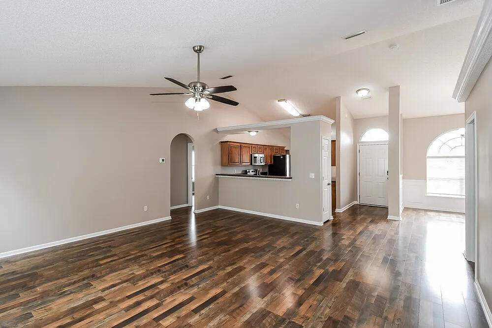 3 bed, 2.0 bath, 1674 sqft, $2,125 — Photo 4