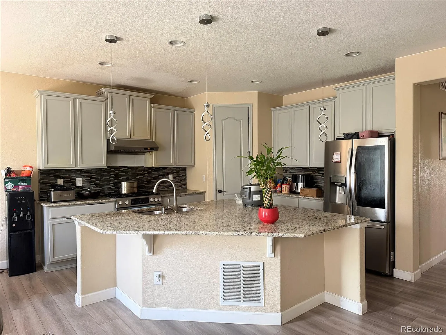 5 bed, 3.0 bath, 3448 sqft, $3,500 — Photo 2