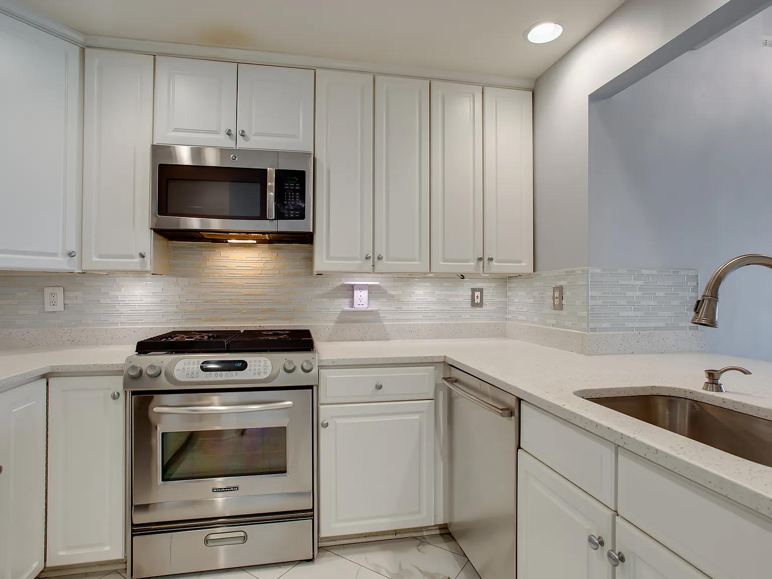 2 bed, 987 sqft, $3,500 — Photo 4