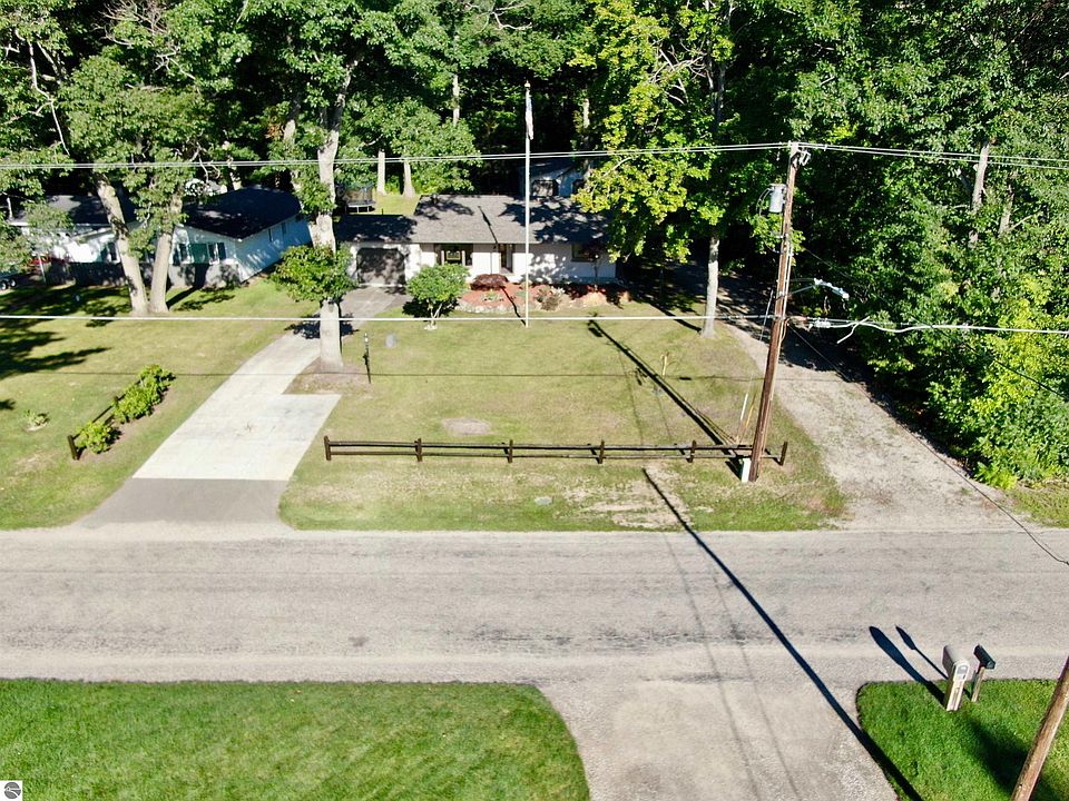 1528 Douglas Dr, Tawas City, MI 48763 Zillow