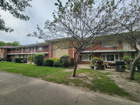 1107 E Algonquin Rd APT 16, Arlington Heights, IL 60005