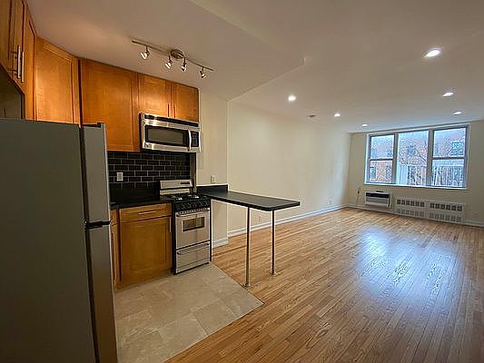 1st image of 204 W 14th St APT 5H