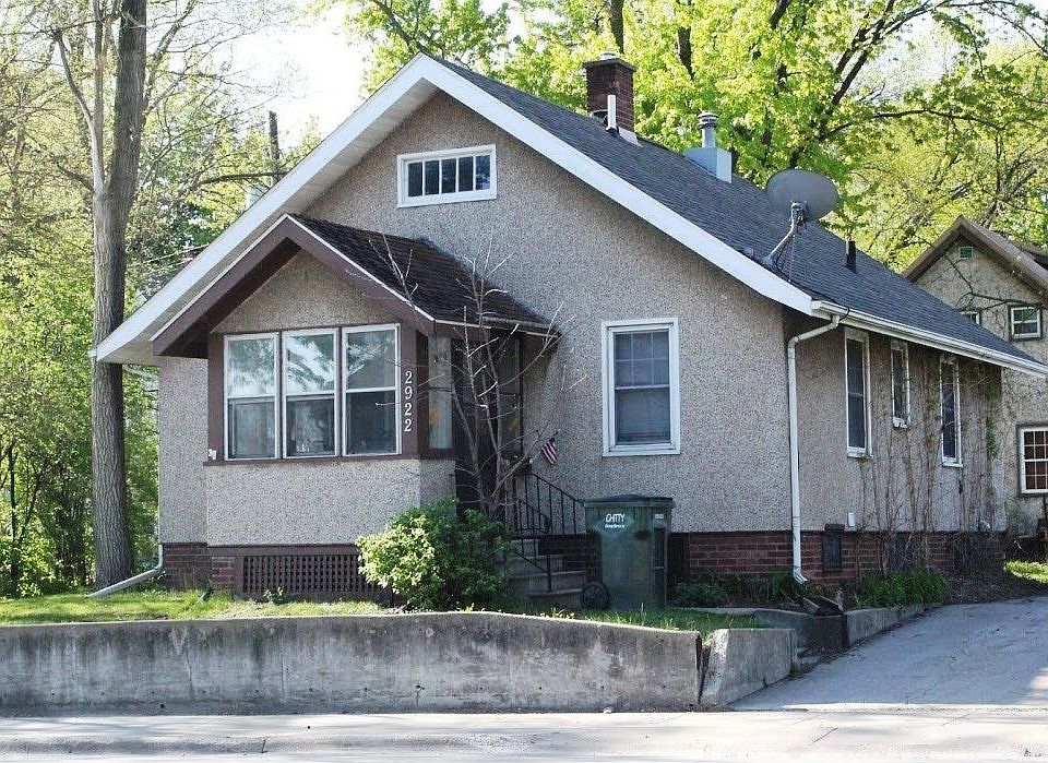 2nd image of 2922 Lincoln Way