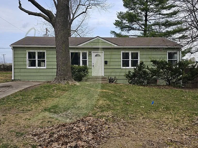 302 N Peck Dr — Photo 1