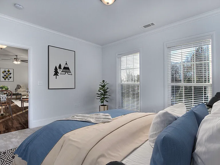 2320 Roswell Ave E — Photo 3