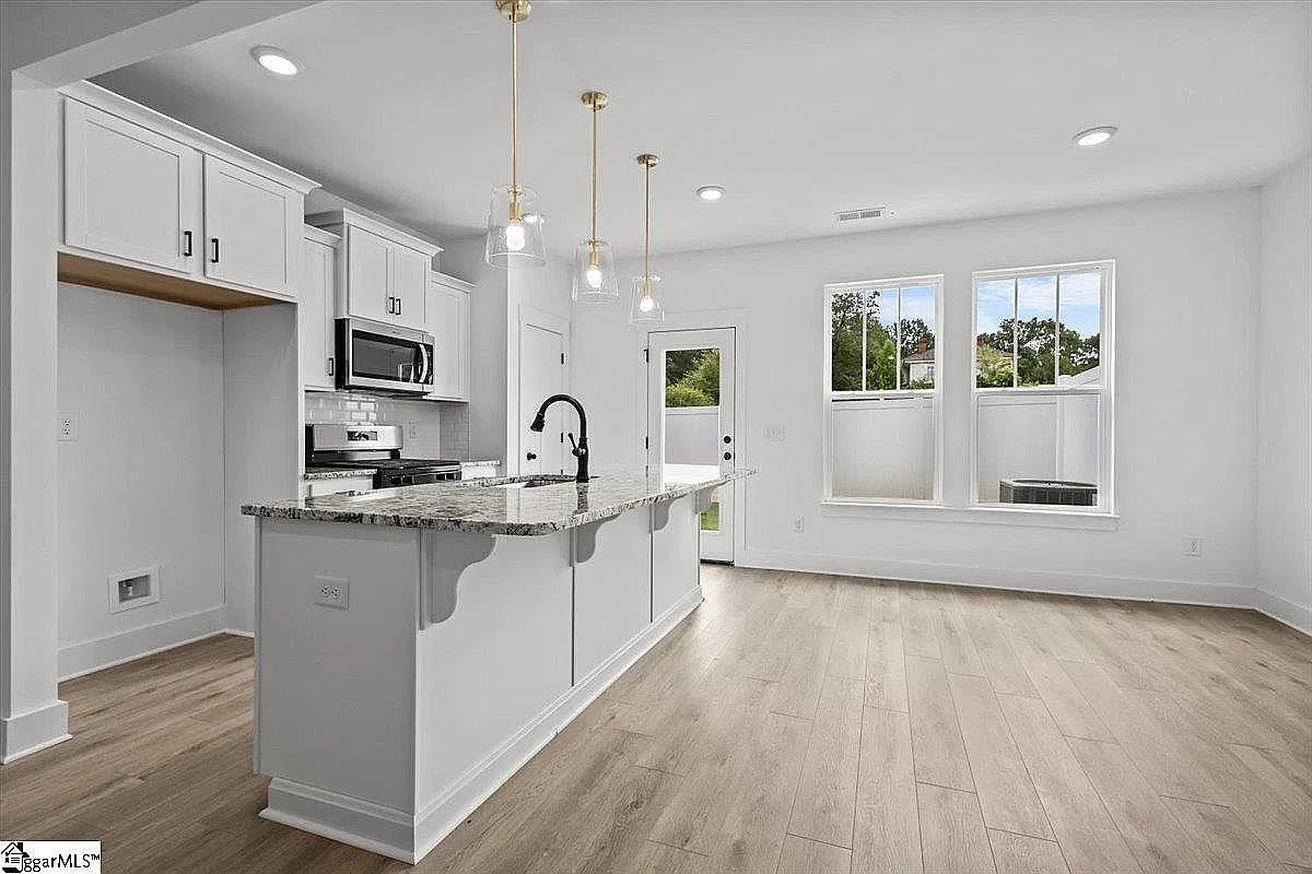 3 bed, 2.5 bath, 1616 sqft, $1,850 — Photo 2