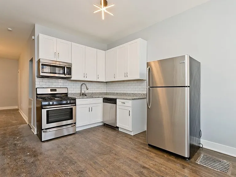 1922 N Wilmot Ave #3R — Photo 5