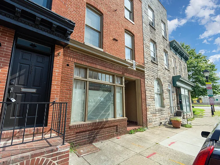 677 Washington Blvd #B — Photo 3
